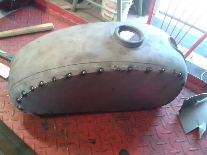 Gestrahlter Tank im Rohzustand